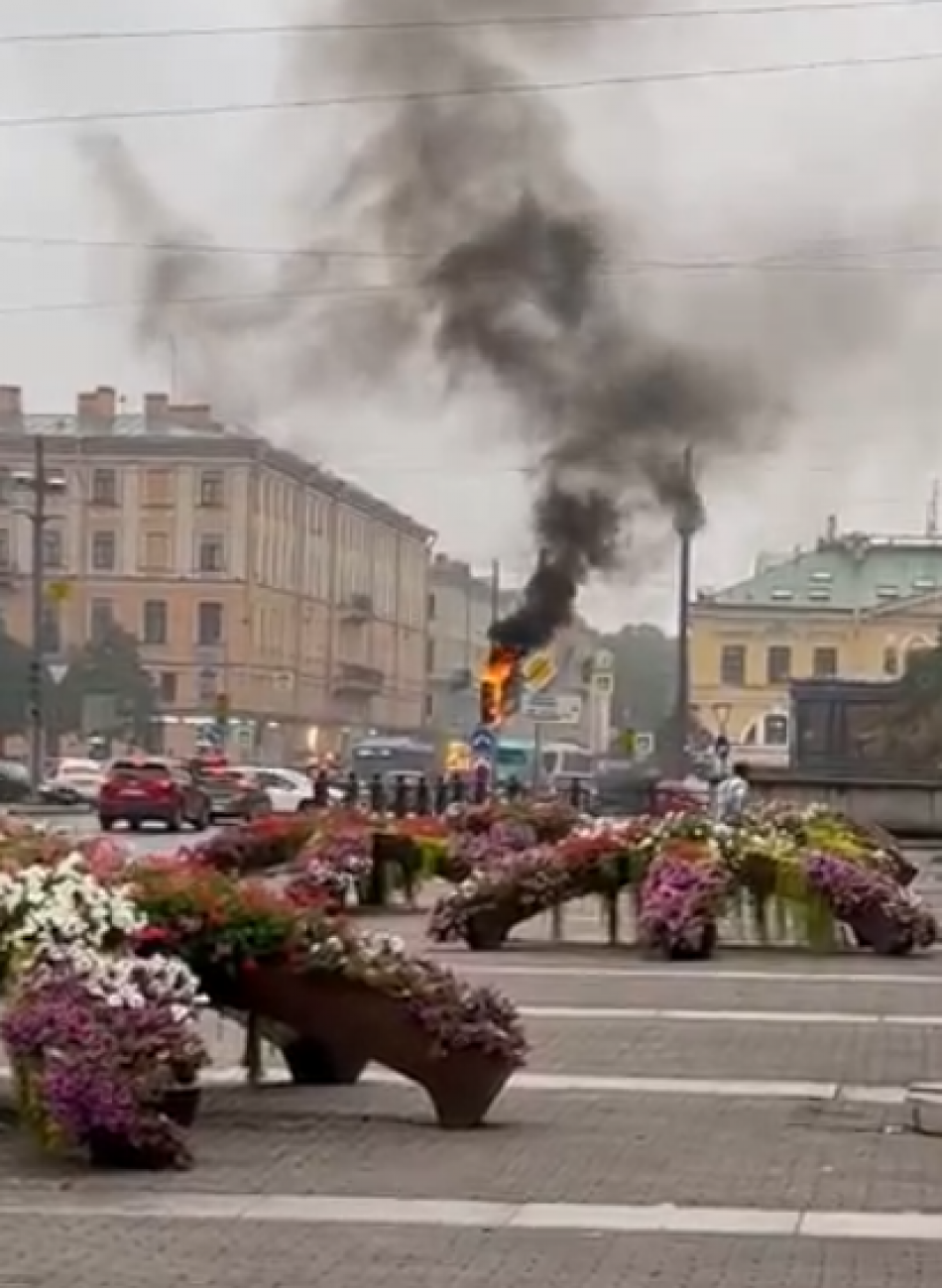 Около станции метро «Сенная площадь» сгорел светофор